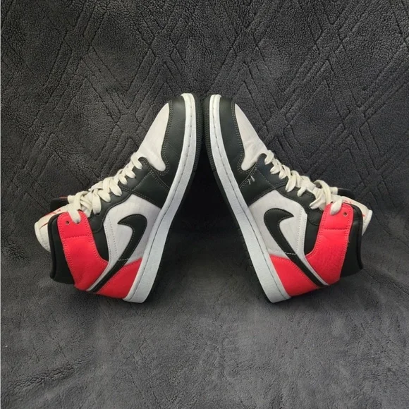 Nike Jordan 1 Retro Mid Newsprint SE - Picture 4 of 9